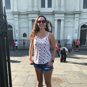 Meet your Posher, Dominique